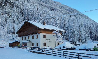 Tiroler Htte im Schnee